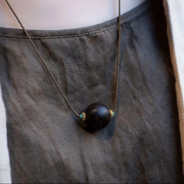 Qinan Agarwood Single-Bead Pendant – New Chinese Style Talisman