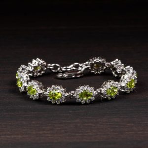 Peridot Blossom Halo Silver Bracelet – Prosperity & Renewal