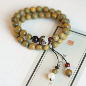 Green Sandalwood Double-Wrap Mala Bracelet with Carved Guru Bead – Grounding & Mindful Calm